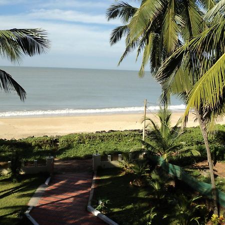 Club 7 Beach Resort Kannur Exterior photo