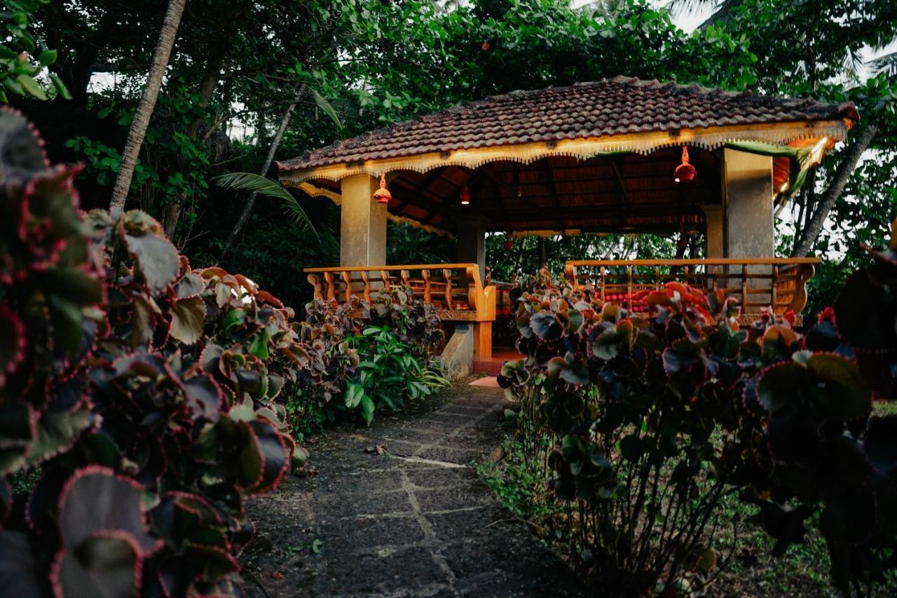 Club 7 Beach Resort Kannur Exterior photo