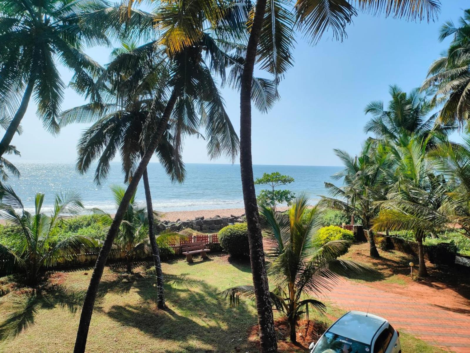 Club 7 Beach Resort Kannur Exterior photo