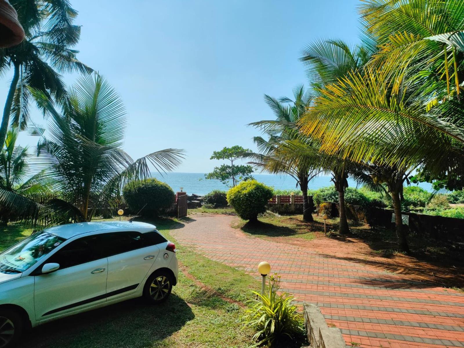 Club 7 Beach Resort Kannur Room photo