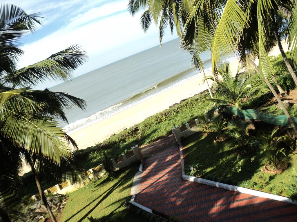 Club 7 Beach Resort Kannur Exterior photo