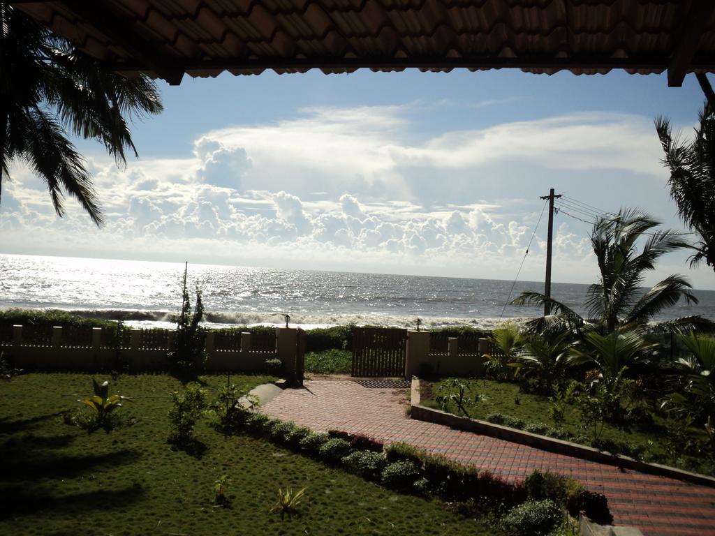 Club 7 Beach Resort Kannur Room photo