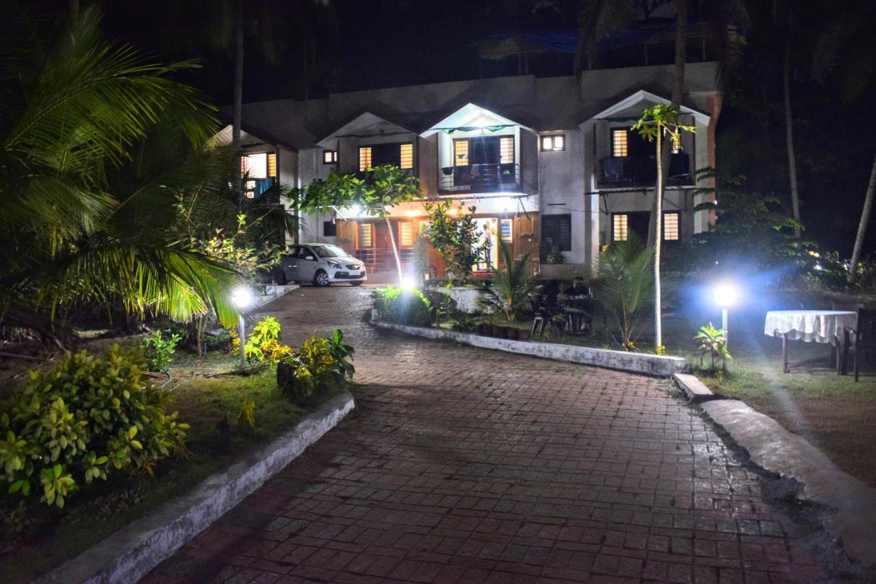 Club 7 Beach Resort Kannur Exterior photo